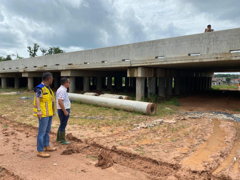 Hani S. Rustam Pastikan Pengerjaan Saluran Air Bom Berlian Oleh PT. Waskita Telah Berjalan.