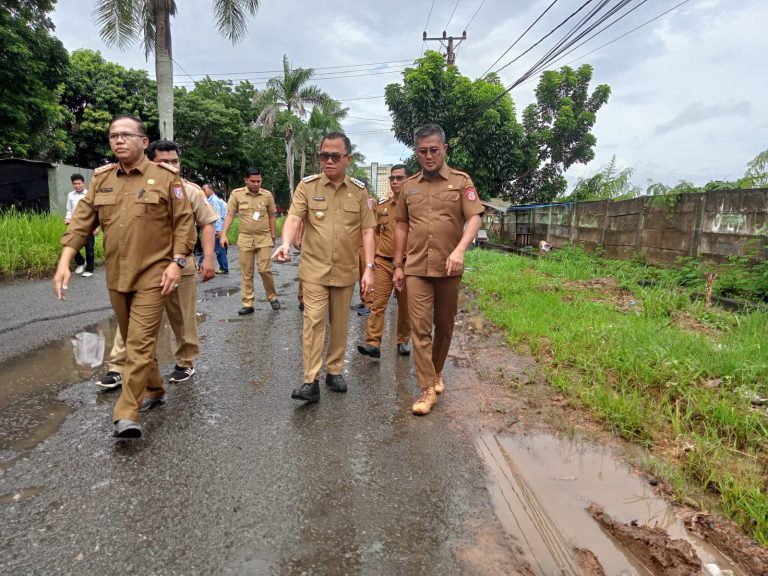 Hani S. Rustam Respon Cepat Tinjau Jalan Kelurahan Jakabaring