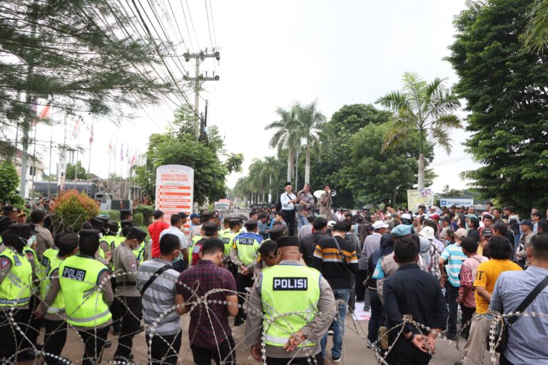 Kapolres Banyuasin Turunkan 353 Personel untuk Amankan Aksi Unjuk Rasa di Kantor Bawaslu Provinsi Sumatra Selatan